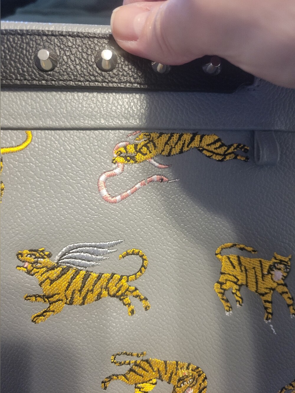 MIN & MON VALI GRAY STUD TIGER CROSSBODY - Picture 6 of 6
